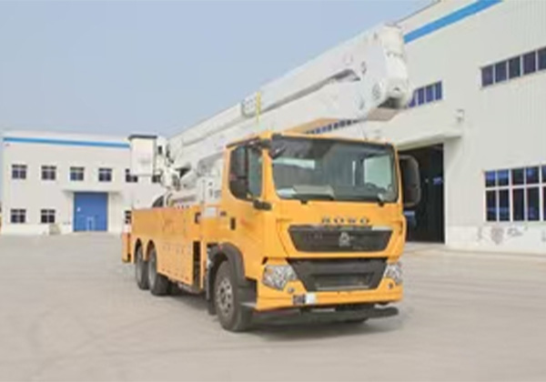 高空作業(yè)車(chē)