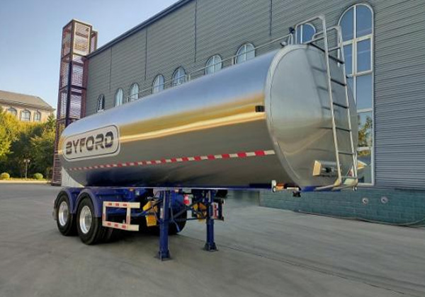 液態(tài)食品運(yùn)輸半掛車